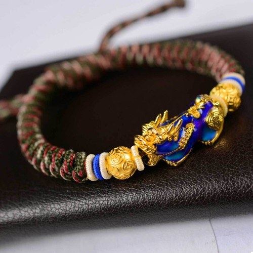 Color-changing Pixiu symbolizes transformation and attracts abundance and luck Color-changing Pixiu symbolizes transformation and attracts abundance and luck