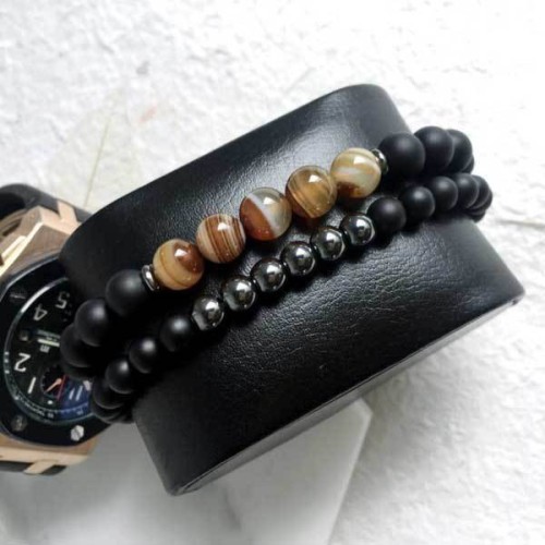 Agate and Hematite provide balancing and protective qualities, fostering stability Agate and Hematite provide balancing and protective qualities, fostering stability