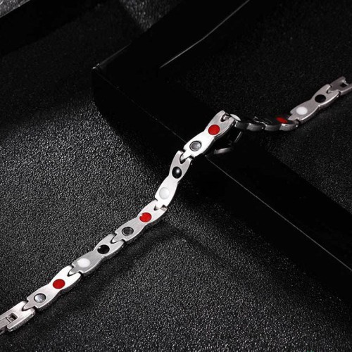 The dragon scale design symbolizes strength and protection, while magnetic therapy promotes vitality