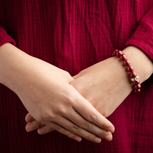 Protects and brings good fortune according to the eight guardian deities and your zodiac sign Protects and brings good fortune according to the eight guardian deities and your zodiac sign
