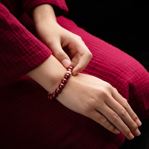 Protects and brings good fortune according to the eight guardian deities and your zodiac sign Protects and brings good fortune according to the eight guardian deities and your zodiac sign