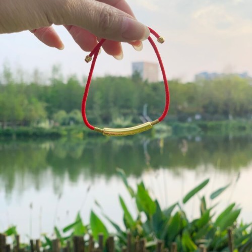The red string brings good luck and protection, aligned with Tibetan Buddhist teachings The red string brings good luck and protection, aligned with Tibetan Buddhist teachings