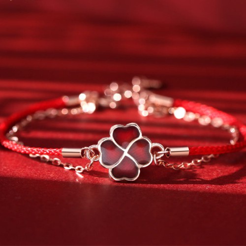 The four-leaf clover symbolizes luck and brings blessings, positivity, and fortune The four-leaf clover symbolizes luck and brings blessings, positivity, and fortune