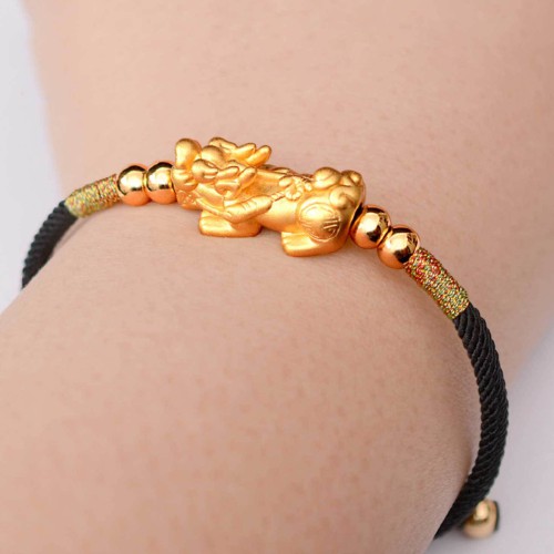 The red string and Pixiu attract wealth, good fortune, and financial prosperity The red string and Pixiu attract wealth, good fortune, and financial prosperity
