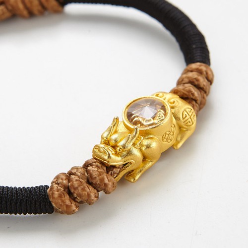 The Pixiu attracts wealth, while the moving windmill symbolizes constant movement and prosperity The Pixiu attracts wealth, while the moving windmill symbolizes constant movement and prosperity