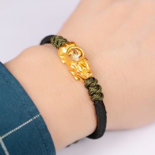 The Pixiu attracts wealth, while the moving windmill symbolizes constant movement and prosperity The Pixiu attracts wealth, while the moving windmill symbolizes constant movement and prosperity