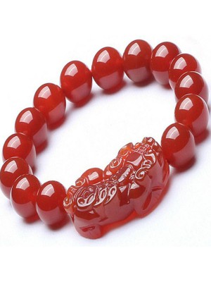Red Agate attracts wealth and abundance, and the Pixiu provides protection and good fortune