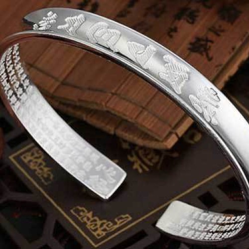 The Heart Sutra promotes spiritual healing, wisdom, and inner peace The Heart Sutra promotes spiritual healing, wisdom, and inner peace