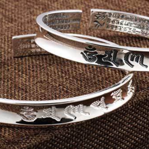 The Heart Sutra promotes spiritual healing, wisdom, and inner peace The Heart Sutra promotes spiritual healing, wisdom, and inner peace