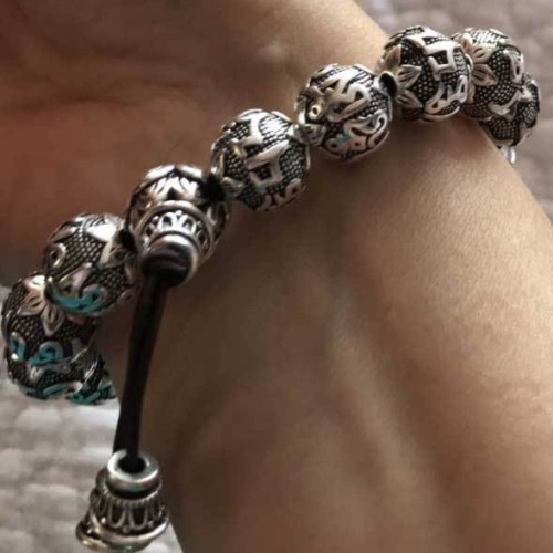 The Wu Lou symbol promotes health, longevity, and protection against illness