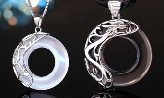 The silver-patterned base + dual stones, this couple's necklace is designed to bless marital harmony and household peace